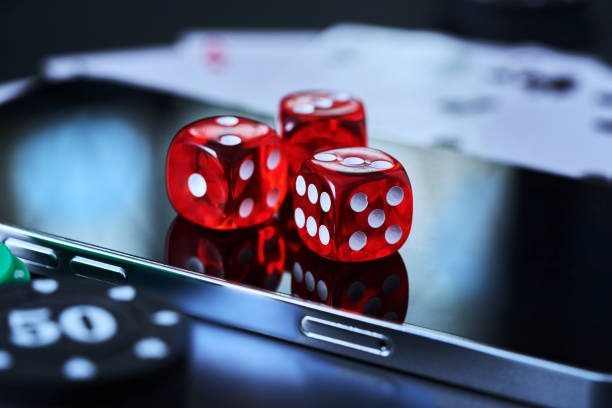 Dealer announces winning dice result on Live Sic Bo